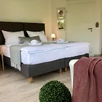 Rhoenzeit Apartements Und