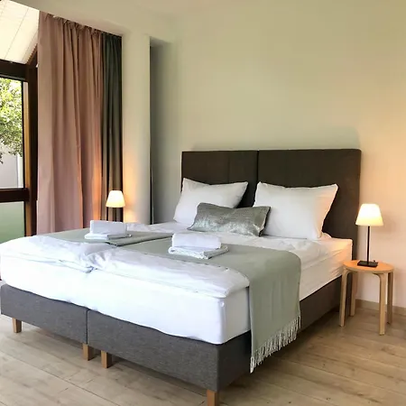 Rhoenzeit Apartements Und *