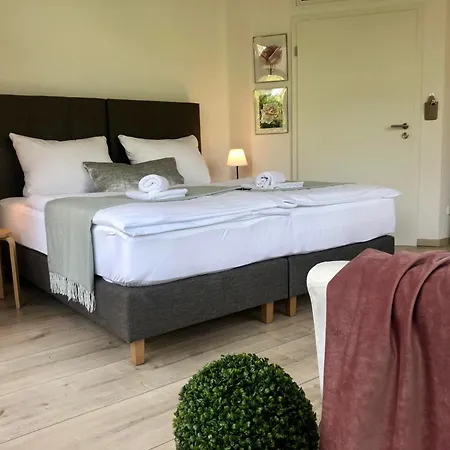 Rhoenzeit Apartements Und