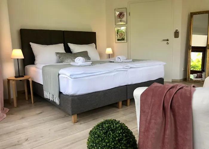 Rhoenzeit Apartements Und